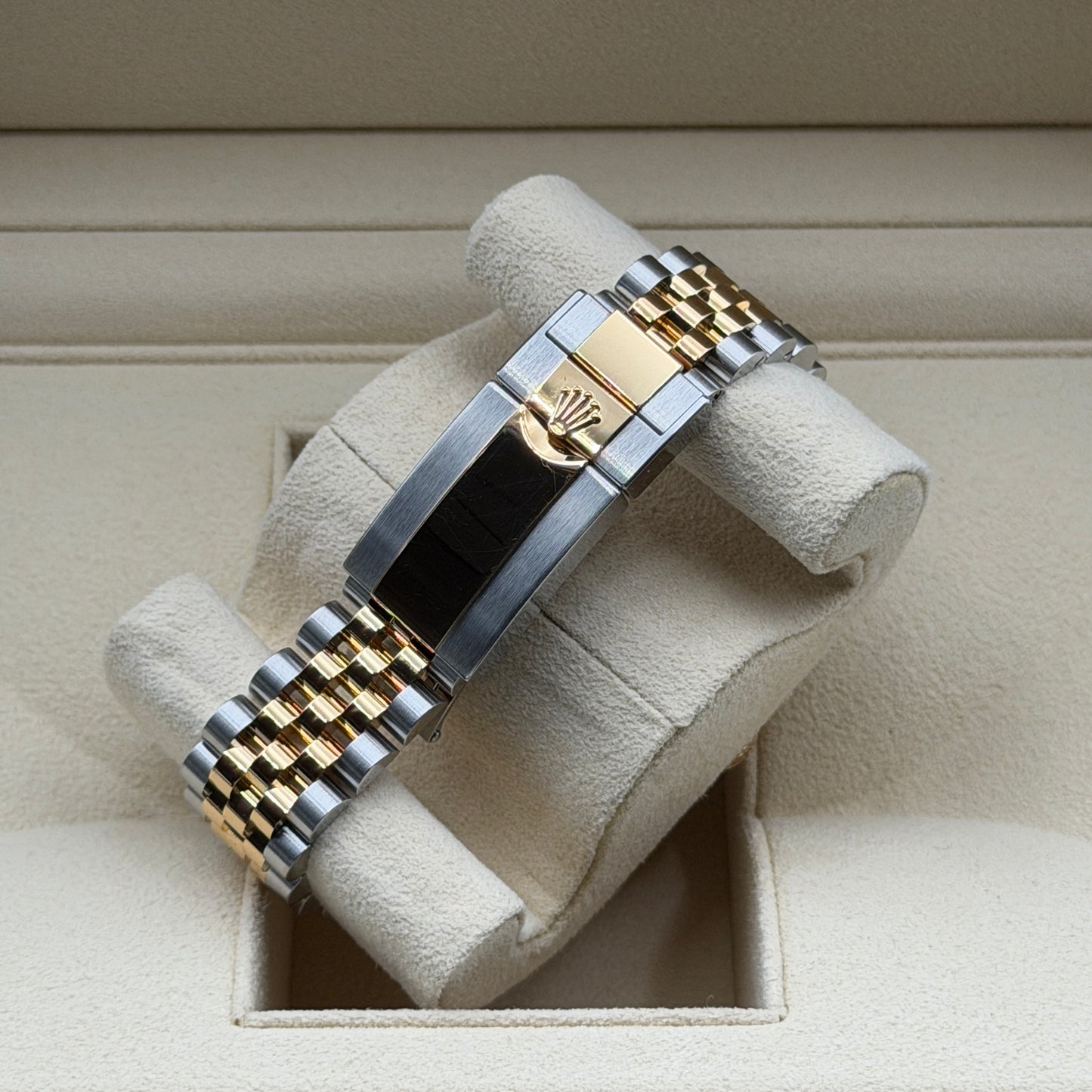 Rolex GMT-Master II / 126713GRNR / schwarz / Jubilee / Full Set / 2023