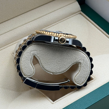 Rolex GMT-Master II / 126713GRNR / schwarz / Jubilee / Full Set / 2023