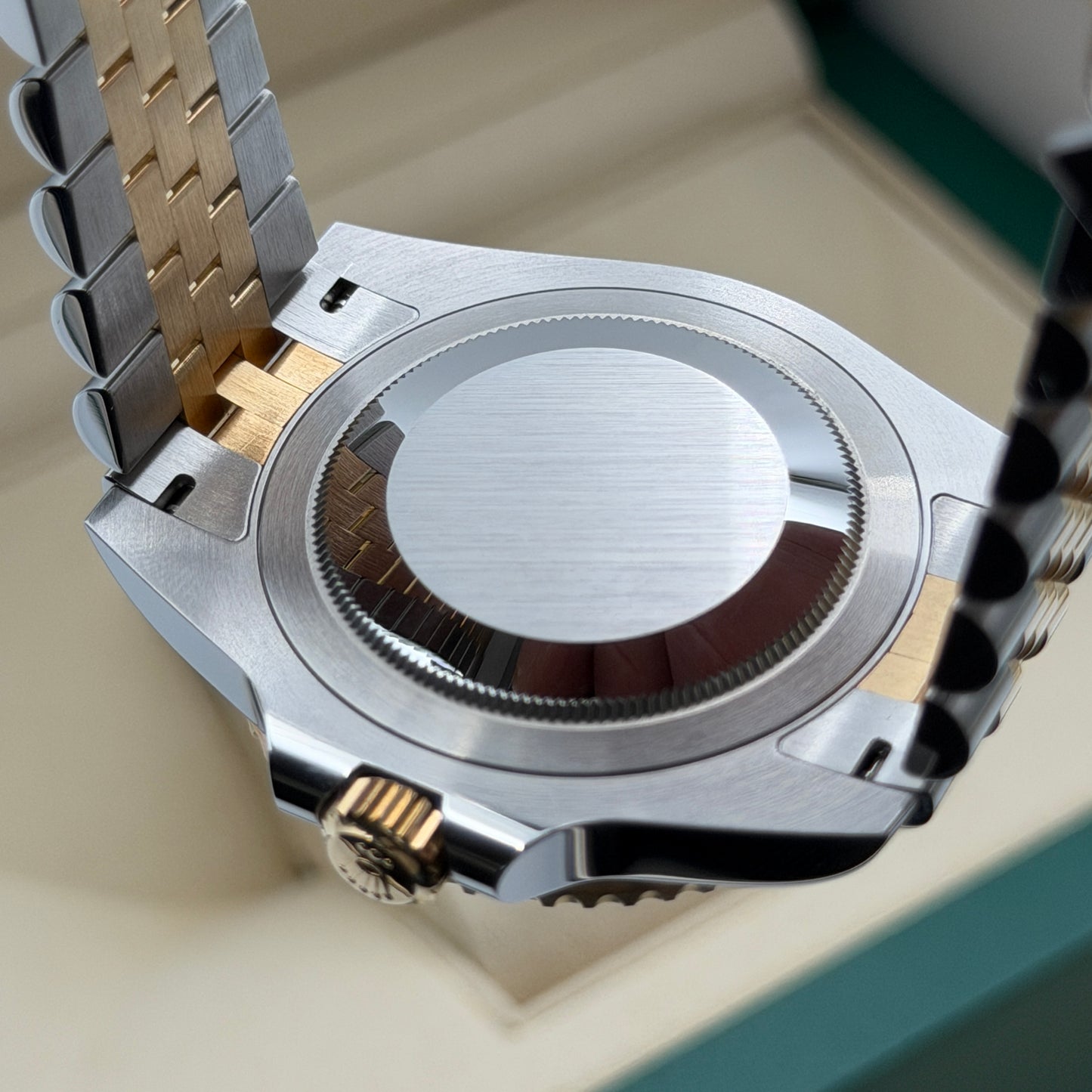 Rolex GMT-Master II / 126713GRNR / schwarz / Jubilee / Full Set / 2023