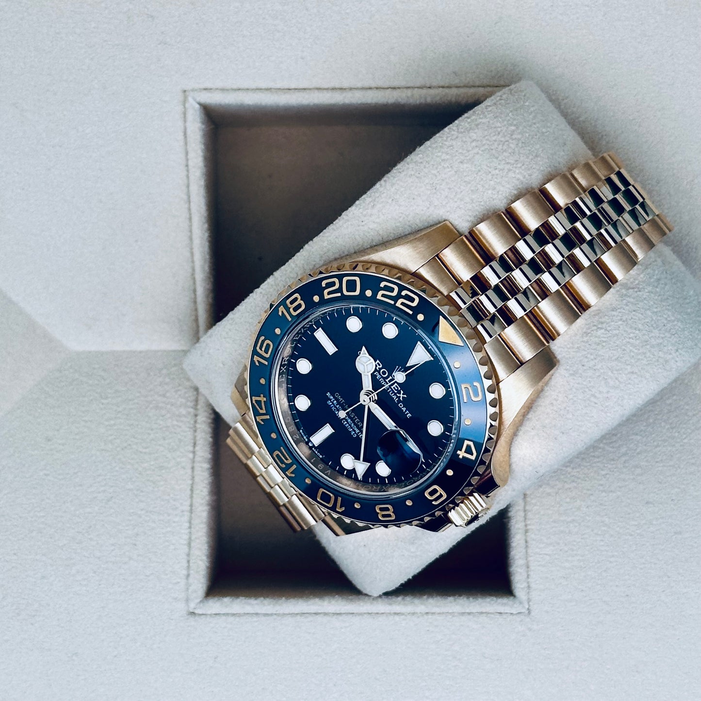 Rolex GMT Master II / 126718GRNR / schwarz / Jubilee / Full Set