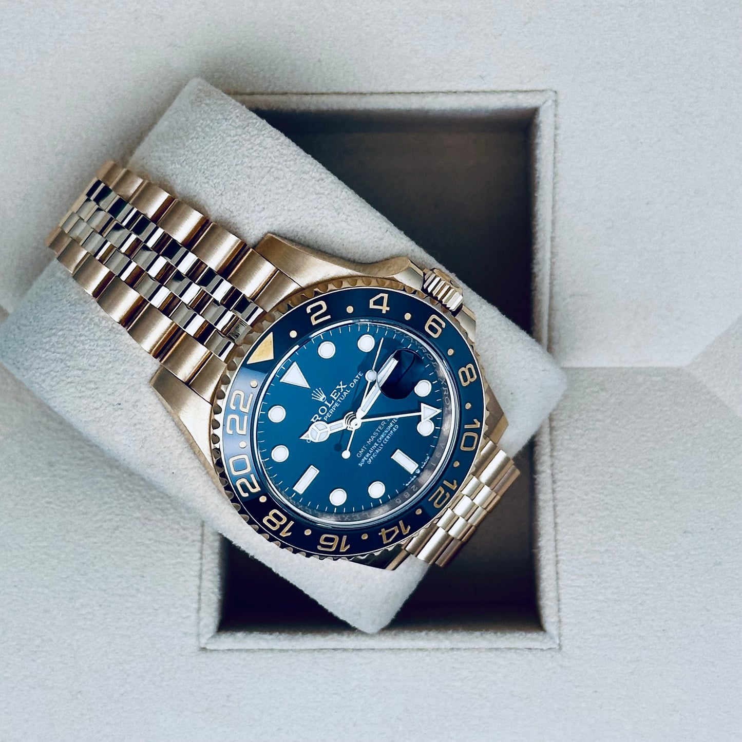 Rolex GMT Master II / 126718GRNR / schwarz / Jubilee / Full Set