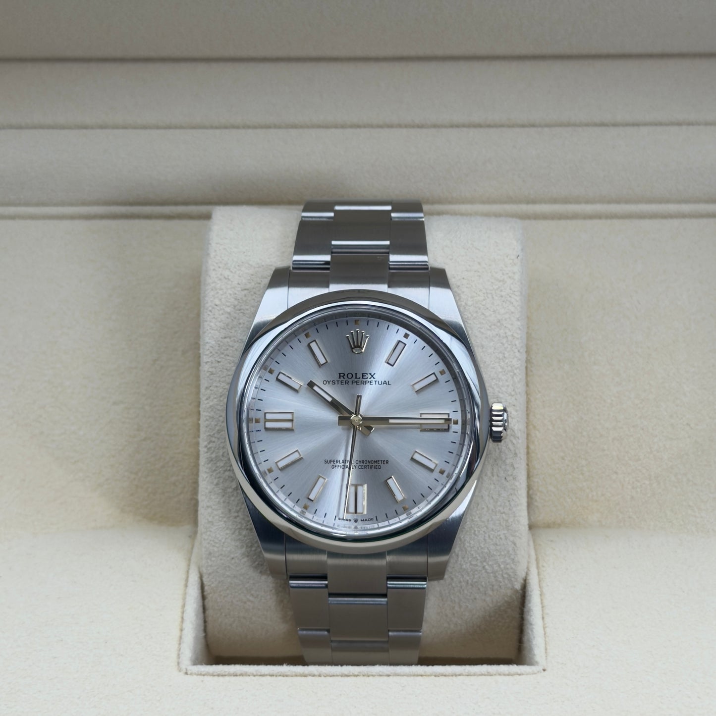 Rolex Oyster Perpetual 41 / 124300 / Silber / Oyster / Full Set / 2025