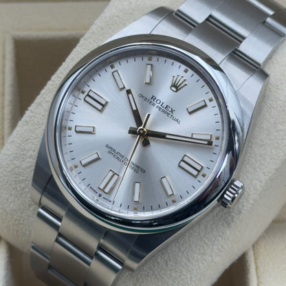 Rolex Oyster Perpetual 41 / 124300 / Silber / Oyster / Full Set / 2025
