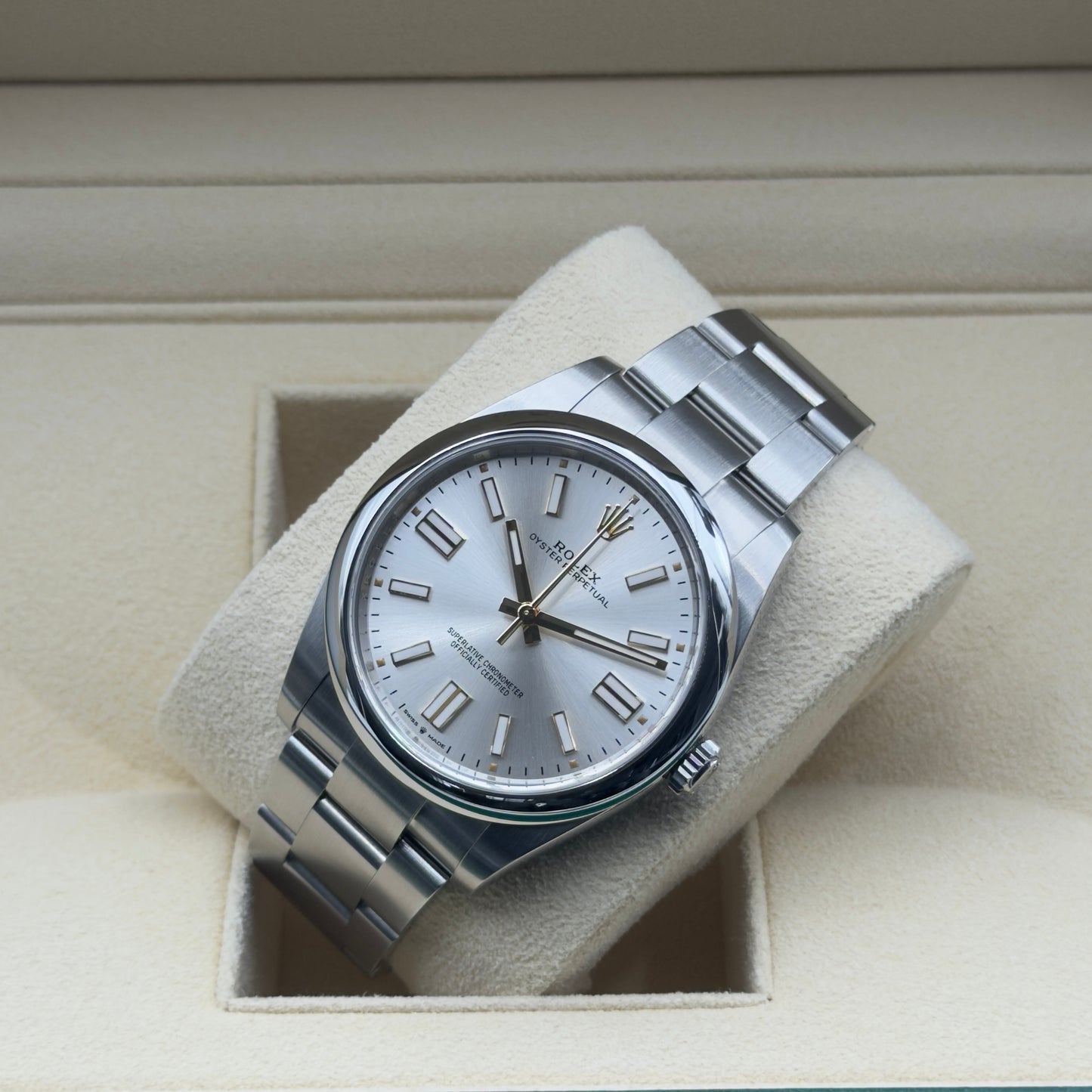 Rolex Oyster Perpetual 41 / 124300 / Silber / Oyster / Full Set / 2025