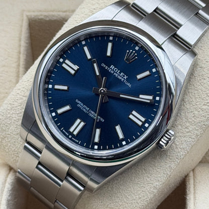 Rolex Oyster Perpetual 41 / 124300 / Blau / Oyster / Full Set / 2023