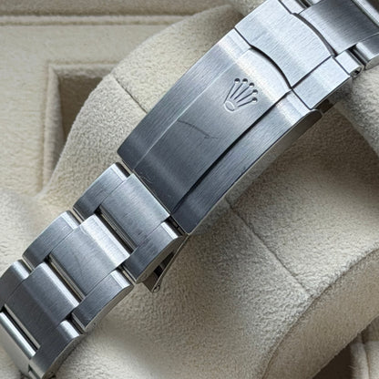 Rolex Oyster Perpetual 41 / 124300 / Blau / Oyster / Full Set / 2023