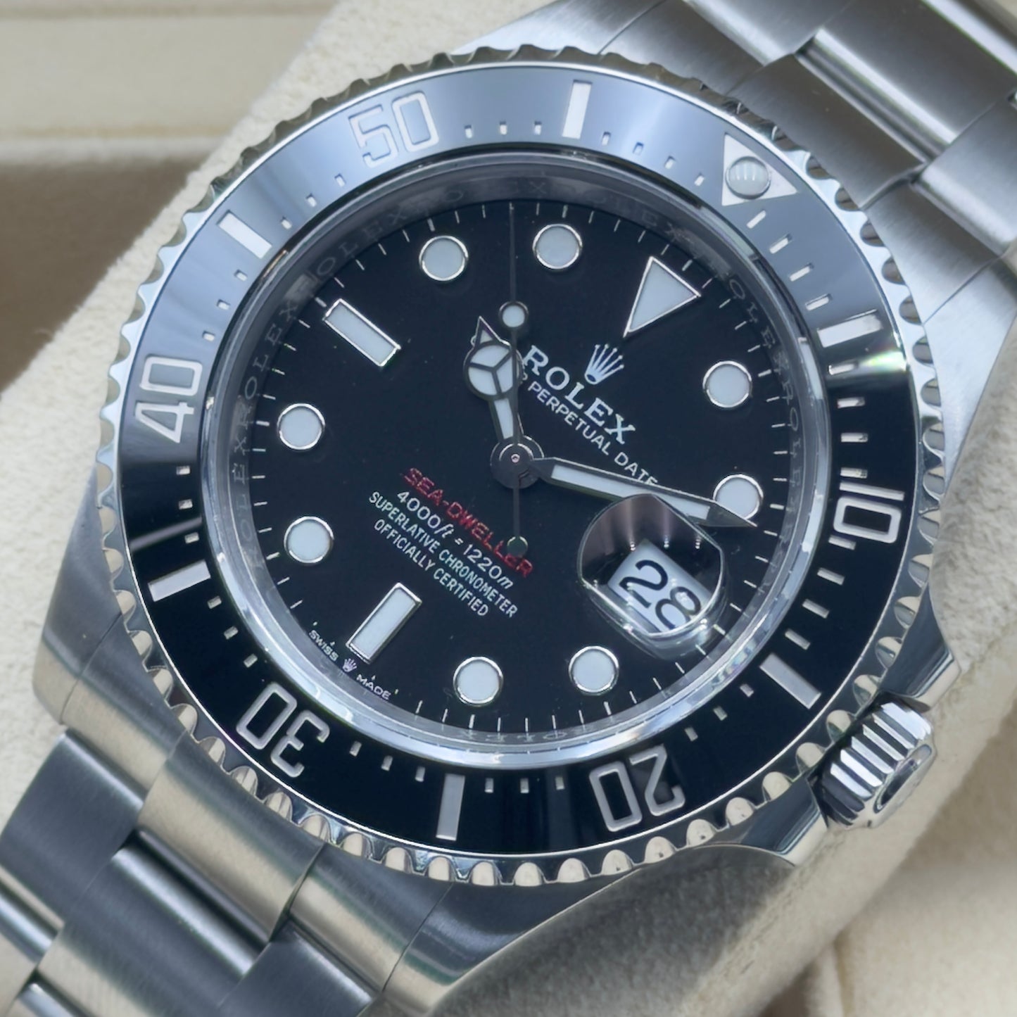 Rolex Sea-Dweller / 126600 / Schwarz / Oyster / Full Set / 2021