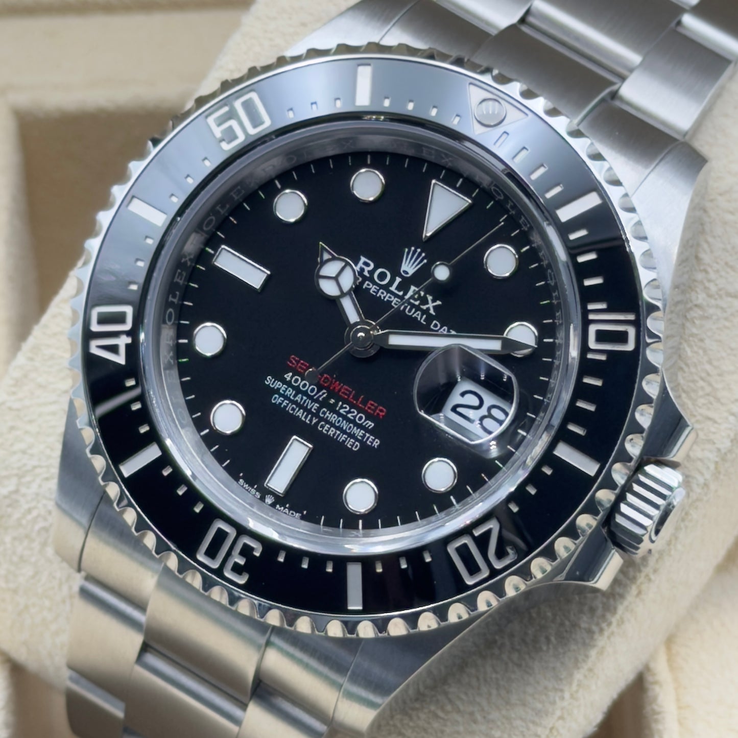 Rolex Sea-Dweller / 126600 / Schwarz / Oyster / Full Set / 2023