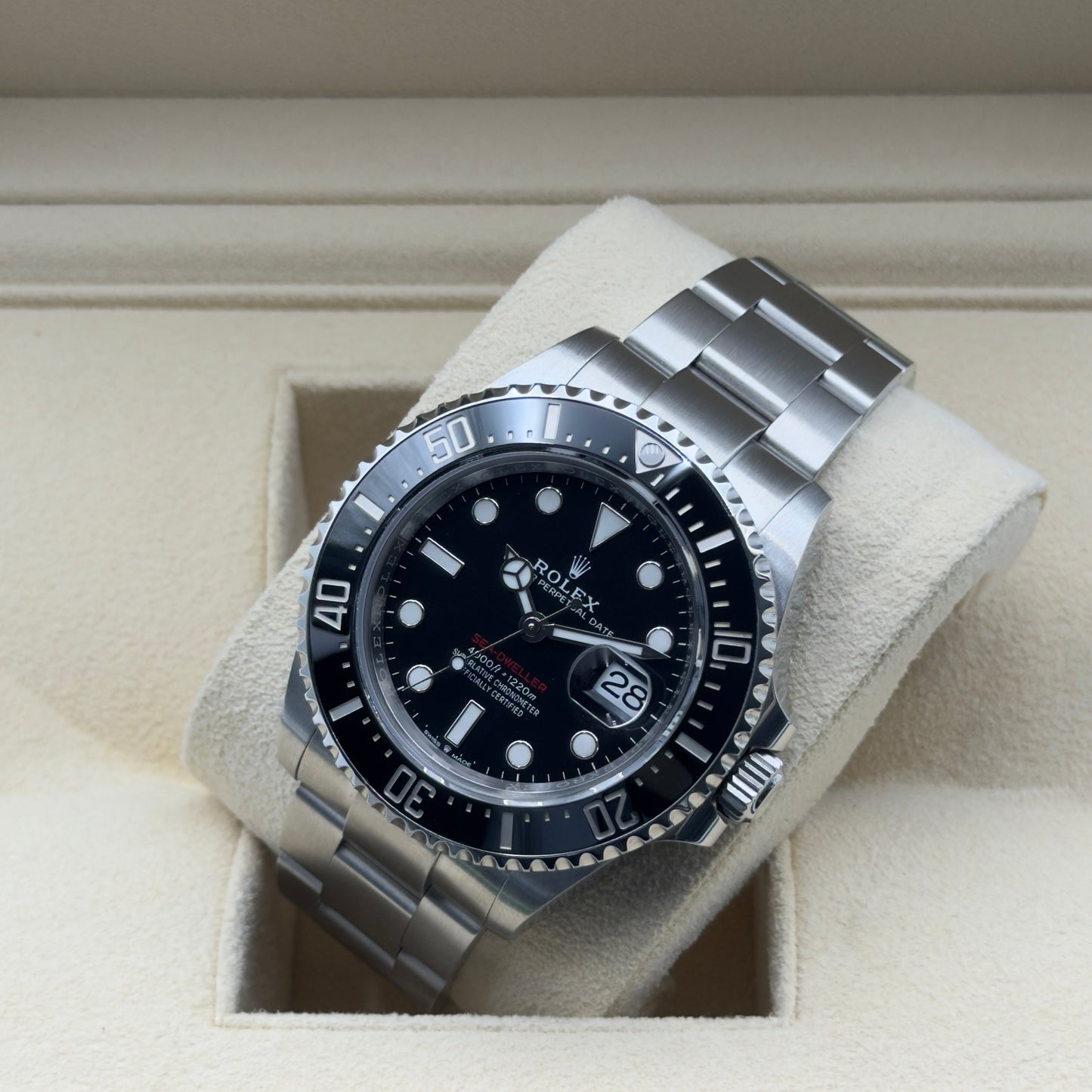 Rolex Sea-Dweller / 126600 / Schwarz / Oyster / Full Set / 2023