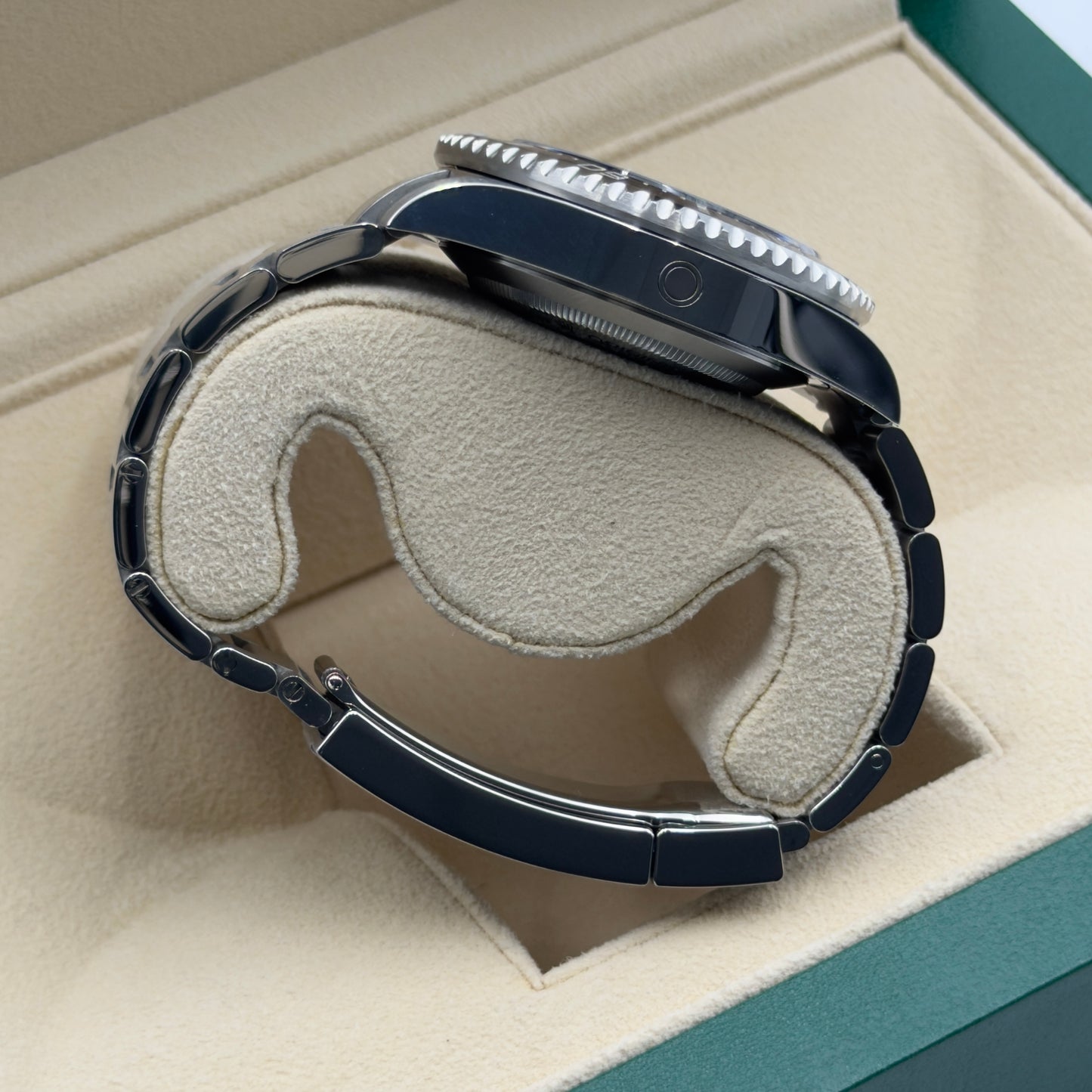 Rolex Sea-Dweller / 126600 / Schwarz / Oyster / Full Set / 2023