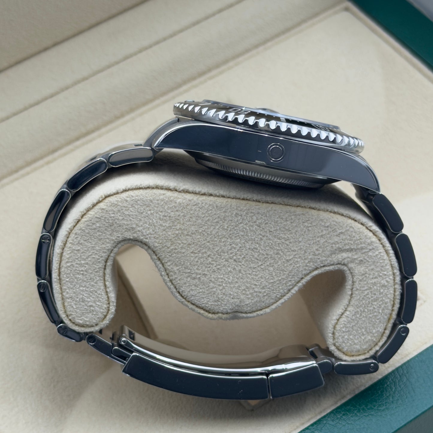 Rolex Sea-Dweller / 126600 / Schwarz / Oyster / Full Set / 2021