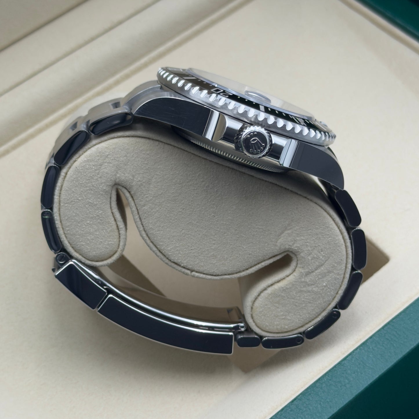 Rolex Sea-Dweller / 126600 / Schwarz / Oyster / Full Set / 2025