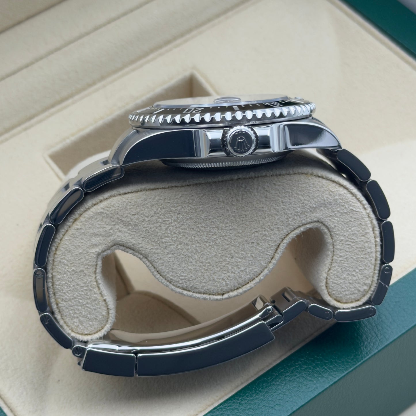 Rolex Sea-Dweller / 126600 / Schwarz / Oyster / Full Set / 2021