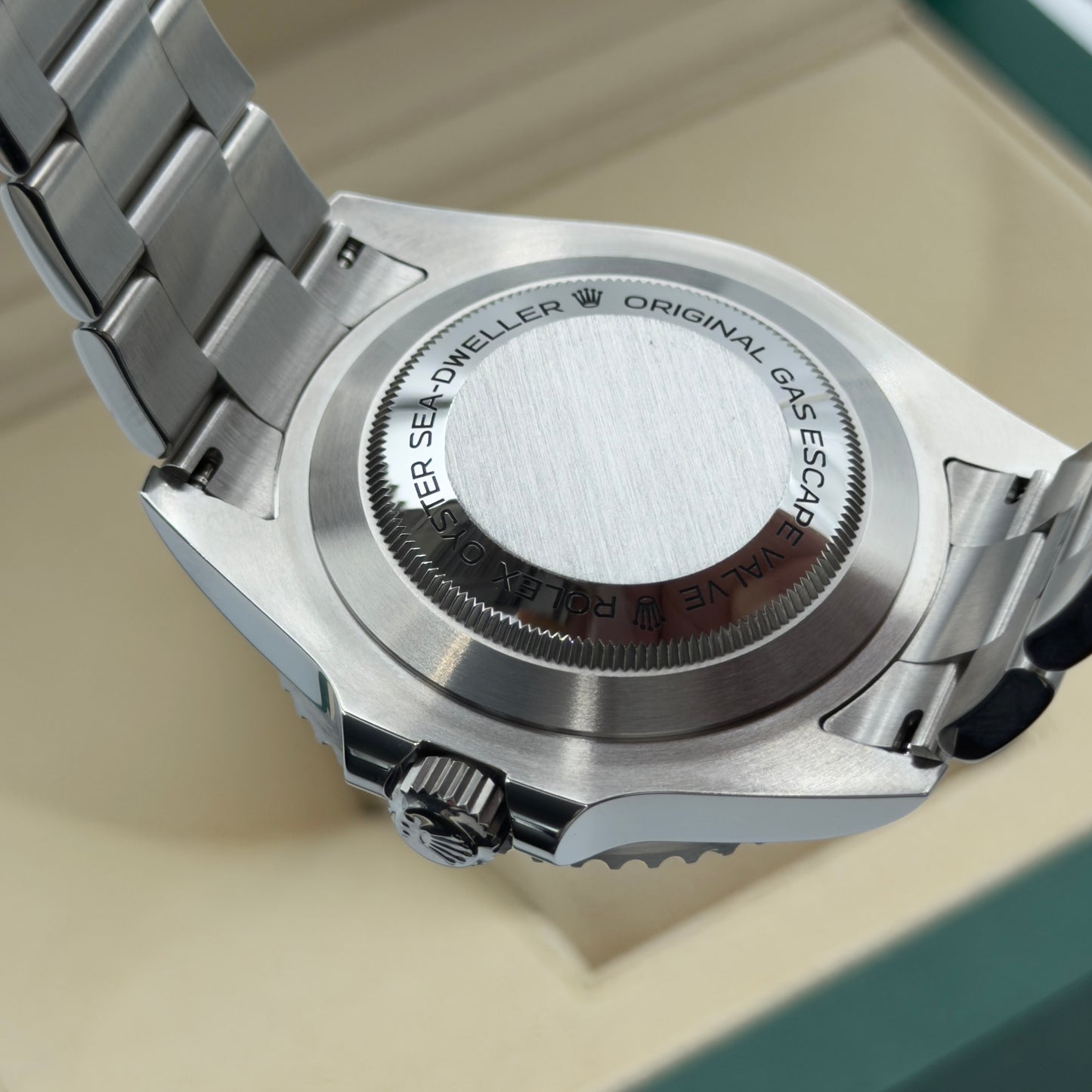 Rolex Sea-Dweller / 126600 / Schwarz / Oyster / Full Set / 2023