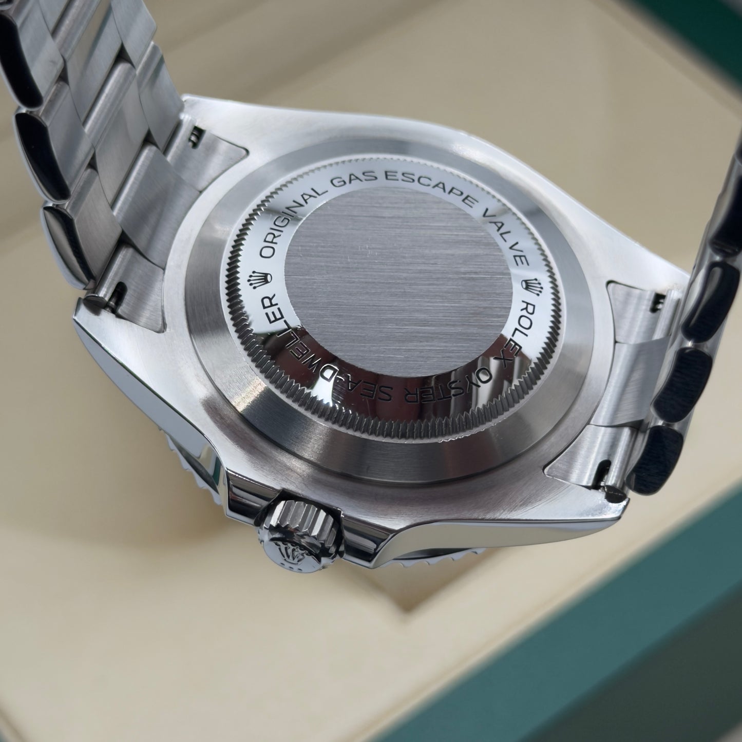Rolex Sea-Dweller / 126600 / Schwarz / Oyster / Full Set / 2021
