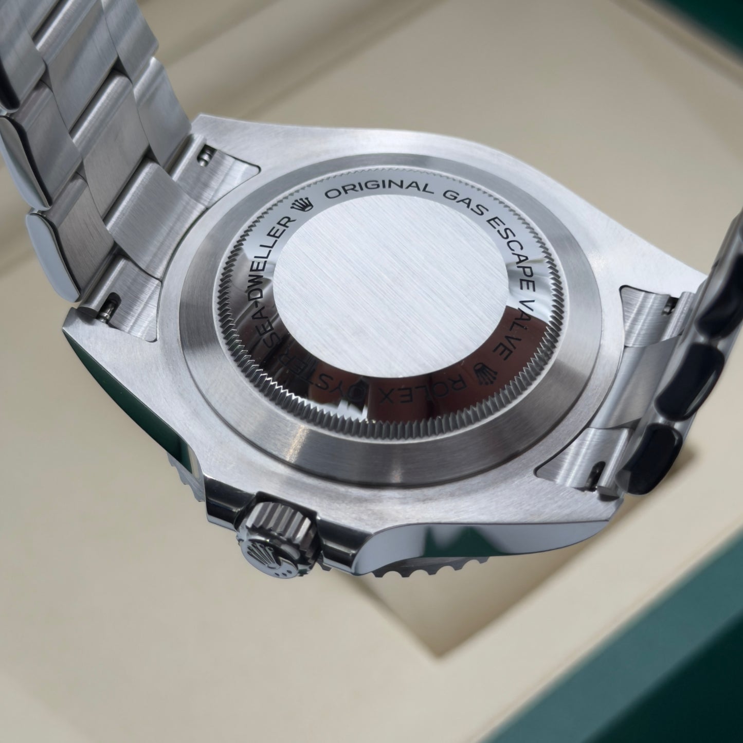 Rolex Sea-Dweller / 126600 / Schwarz / Oyster / Full Set / 2025