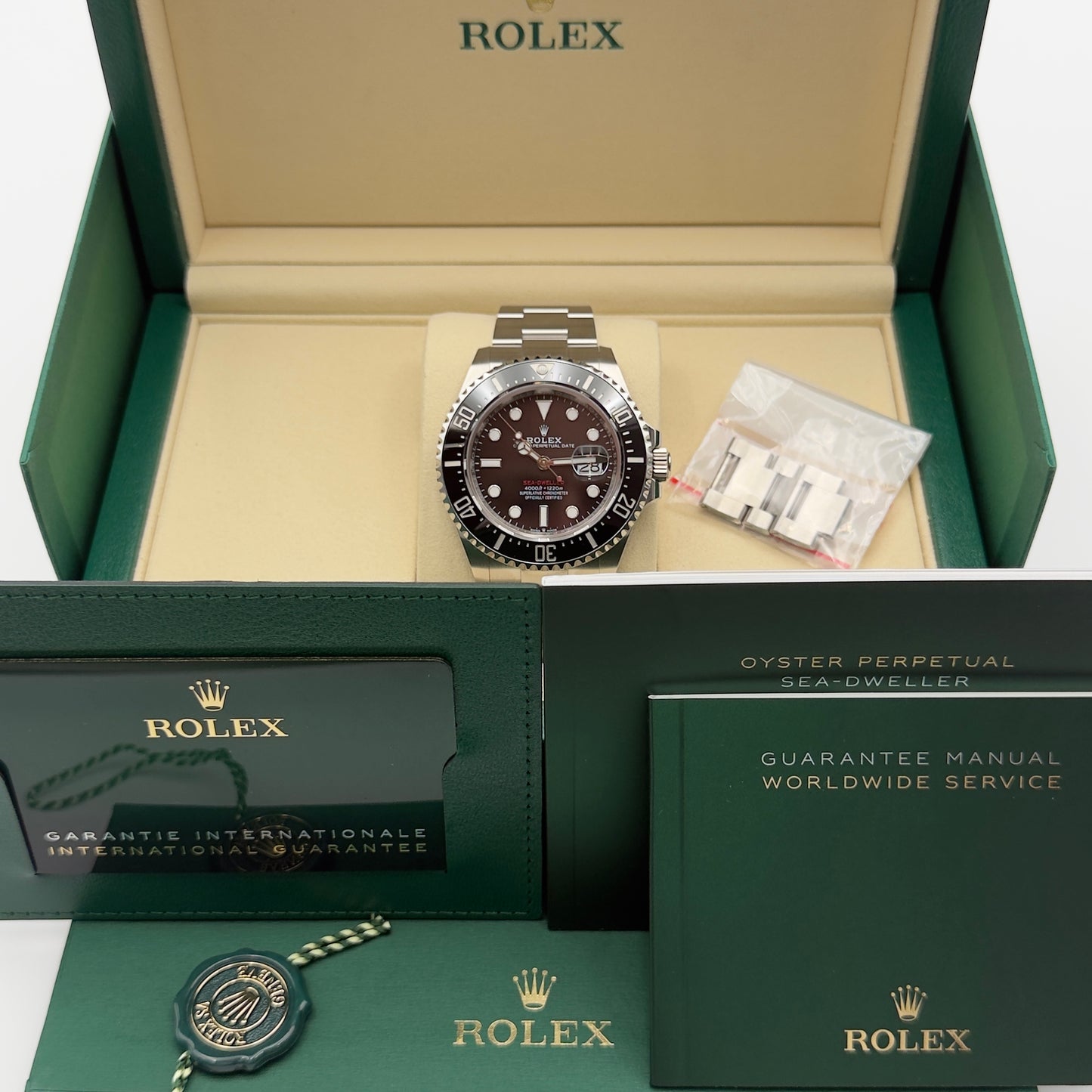 Rolex Sea-Dweller / 126600 / Schwarz / Oyster / Full Set / 2025