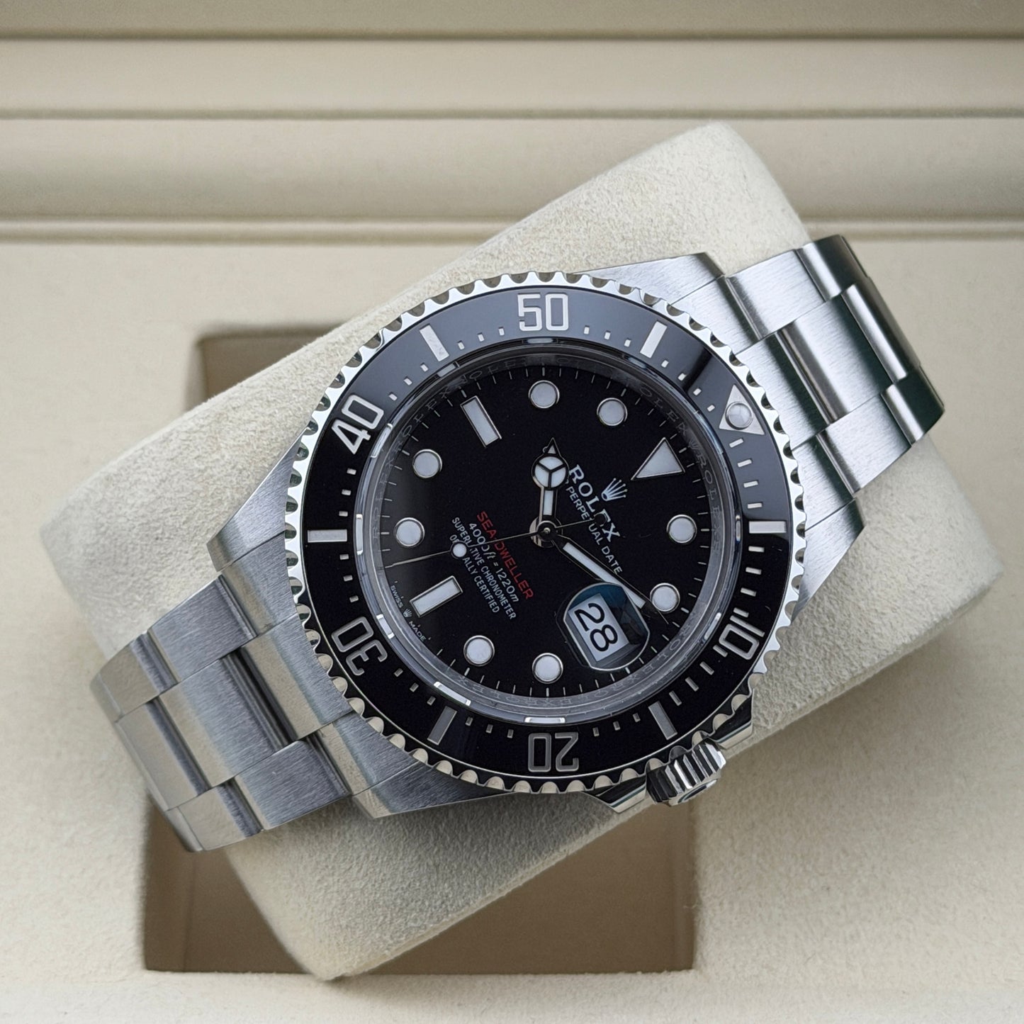 Rolex Sea-Dweller / 126600 / schwarz / Oyster / Full Set / 2025