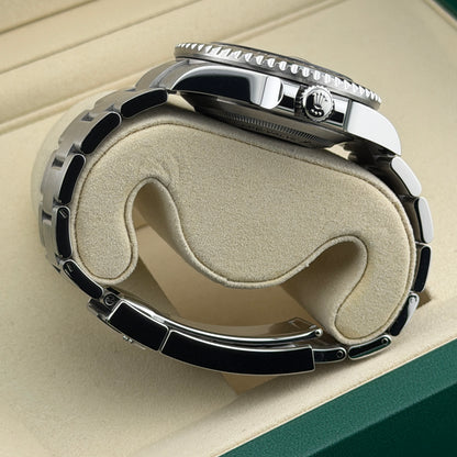 Rolex Sea-Dweller / 126600 / schwarz / Oyster / Full Set / 2025