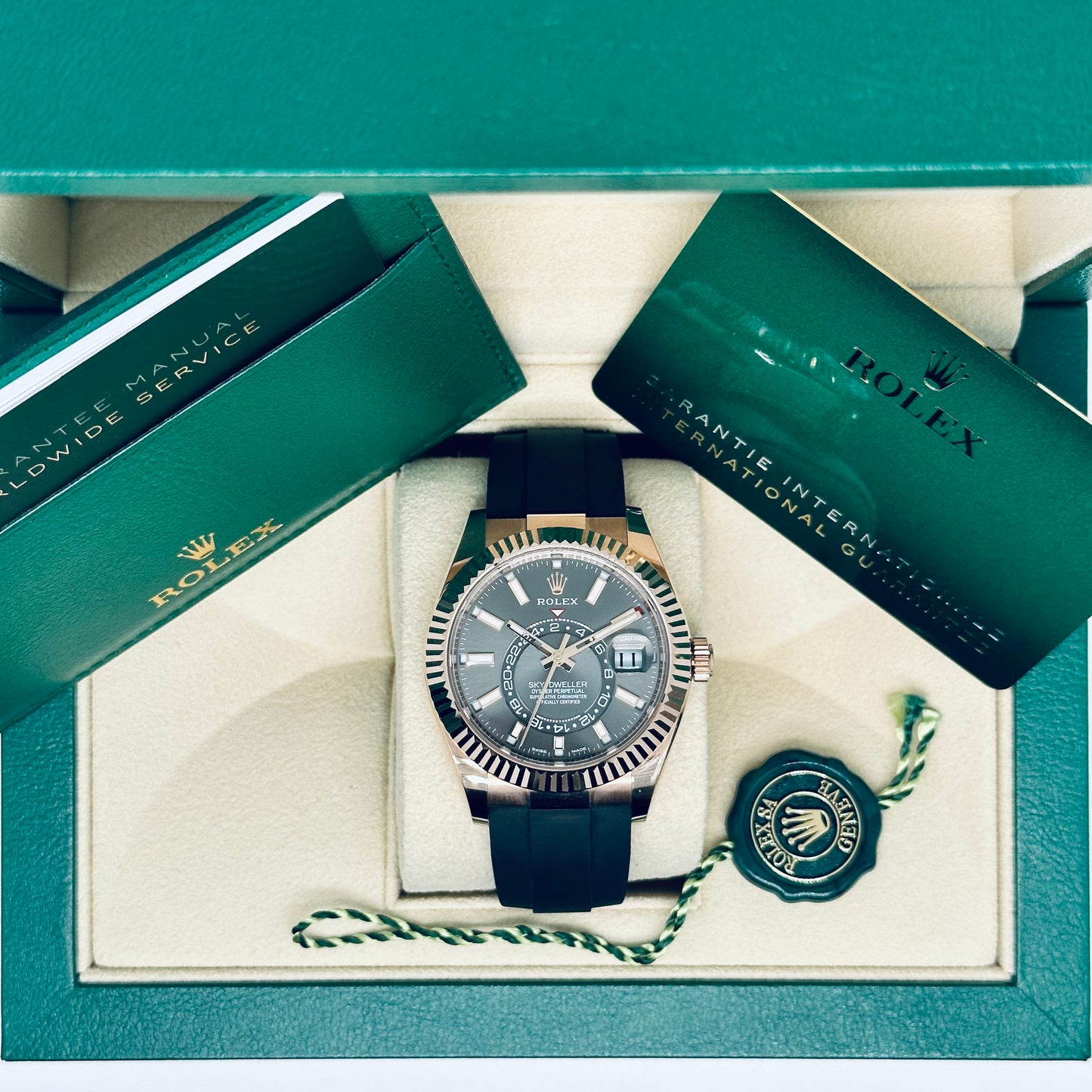 Rolex Sky-Dweller / 326235 / rhodium / Oyster-Flex / 2023 / Full Set