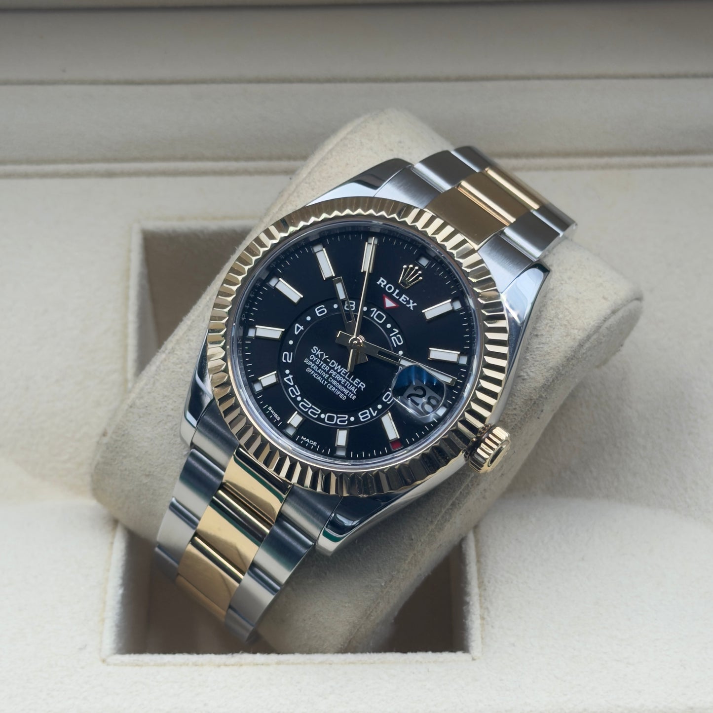 Rolex Sky-Dweller / 326933 / Schwarz / Oyster / Full Set / 2022