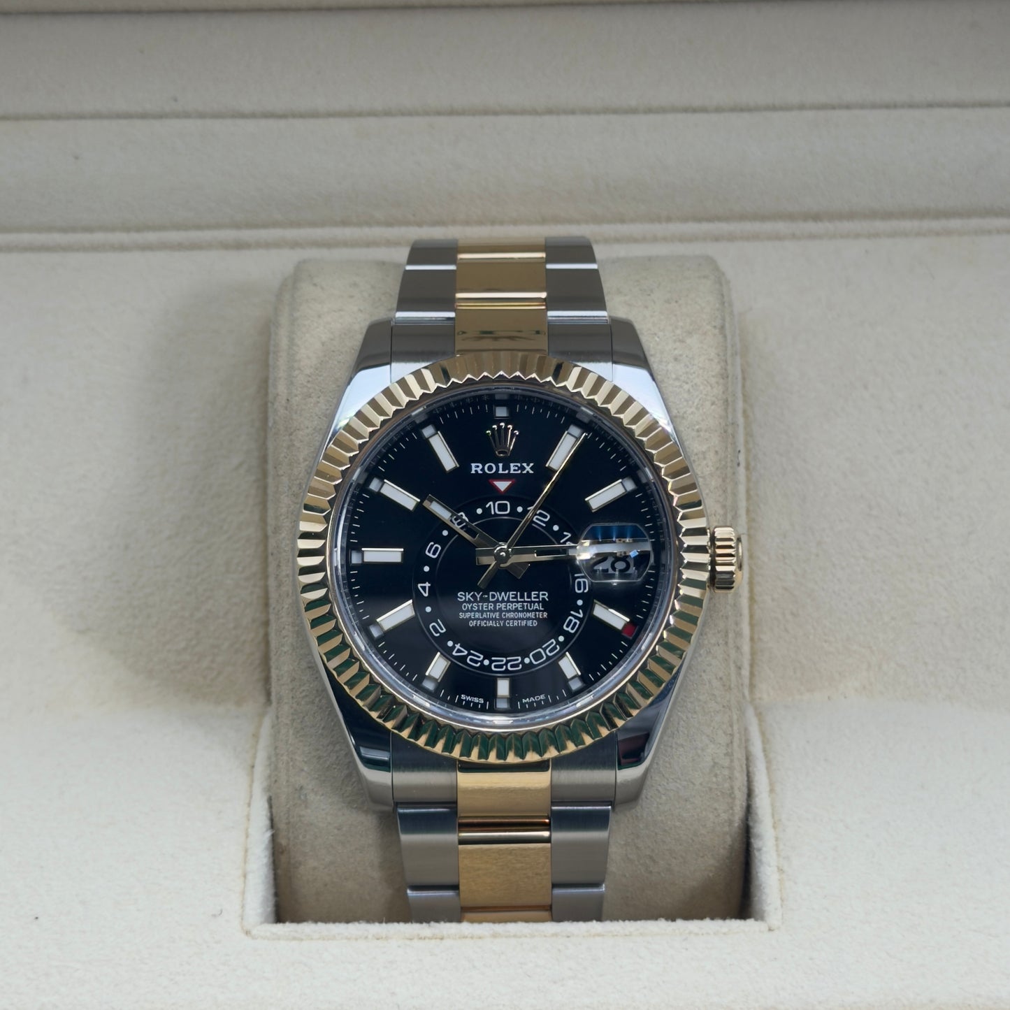 Rolex Sky-Dweller / 326933 / Schwarz / Oyster / Full Set / 2022