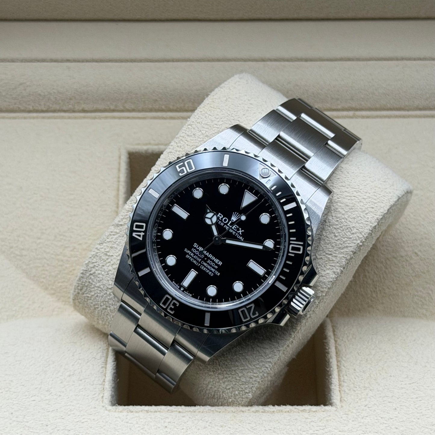 Rolex Submariner / 124060 / Schwarz / Oyster / Full Set / 2024