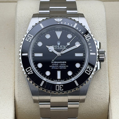 Rolex Submariner / 124060 / schwarz / Oyster / Full Set / 2025