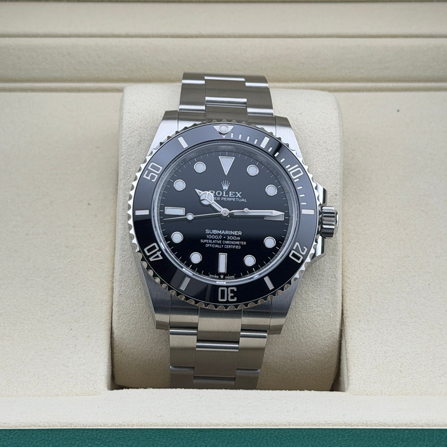 Rolex Submariner / 124060 / schwarz / Oyster / Full Set / 2025