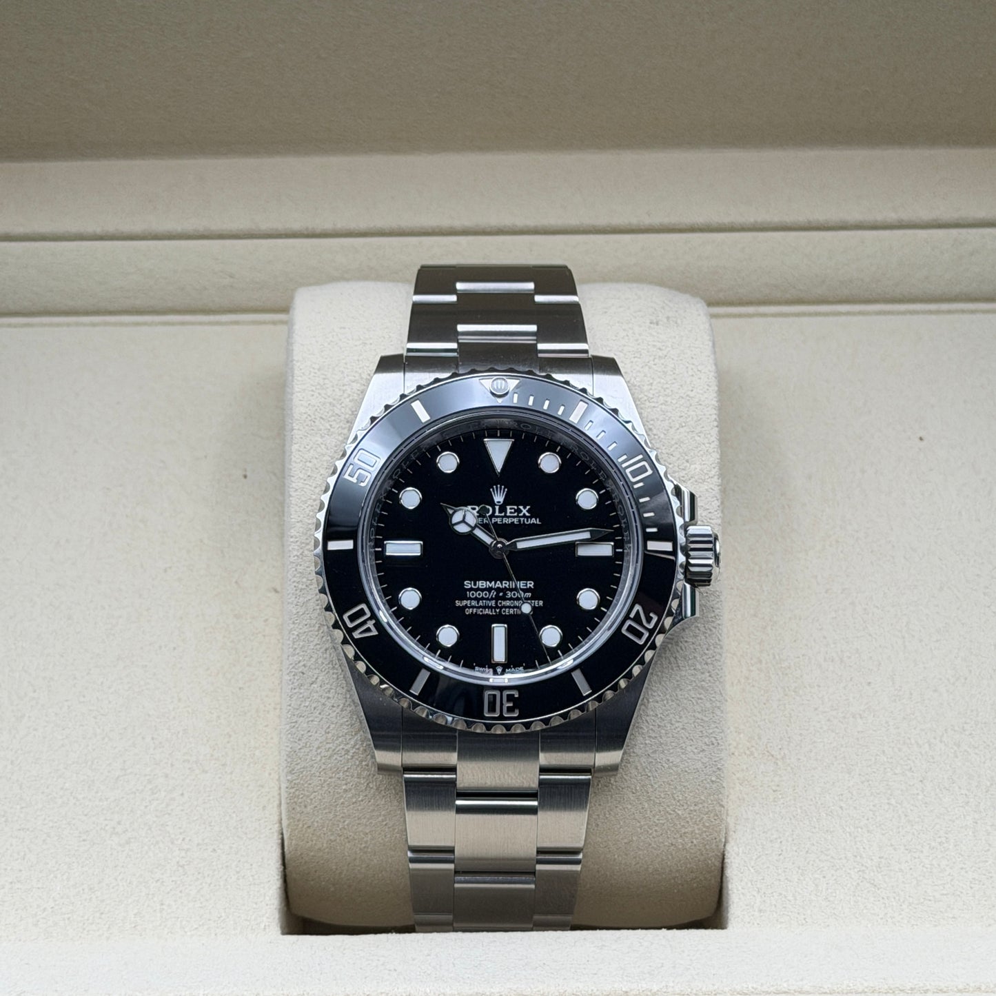 Rolex Submariner / 124060 / schwarz / Oyster / Full Set / 2026