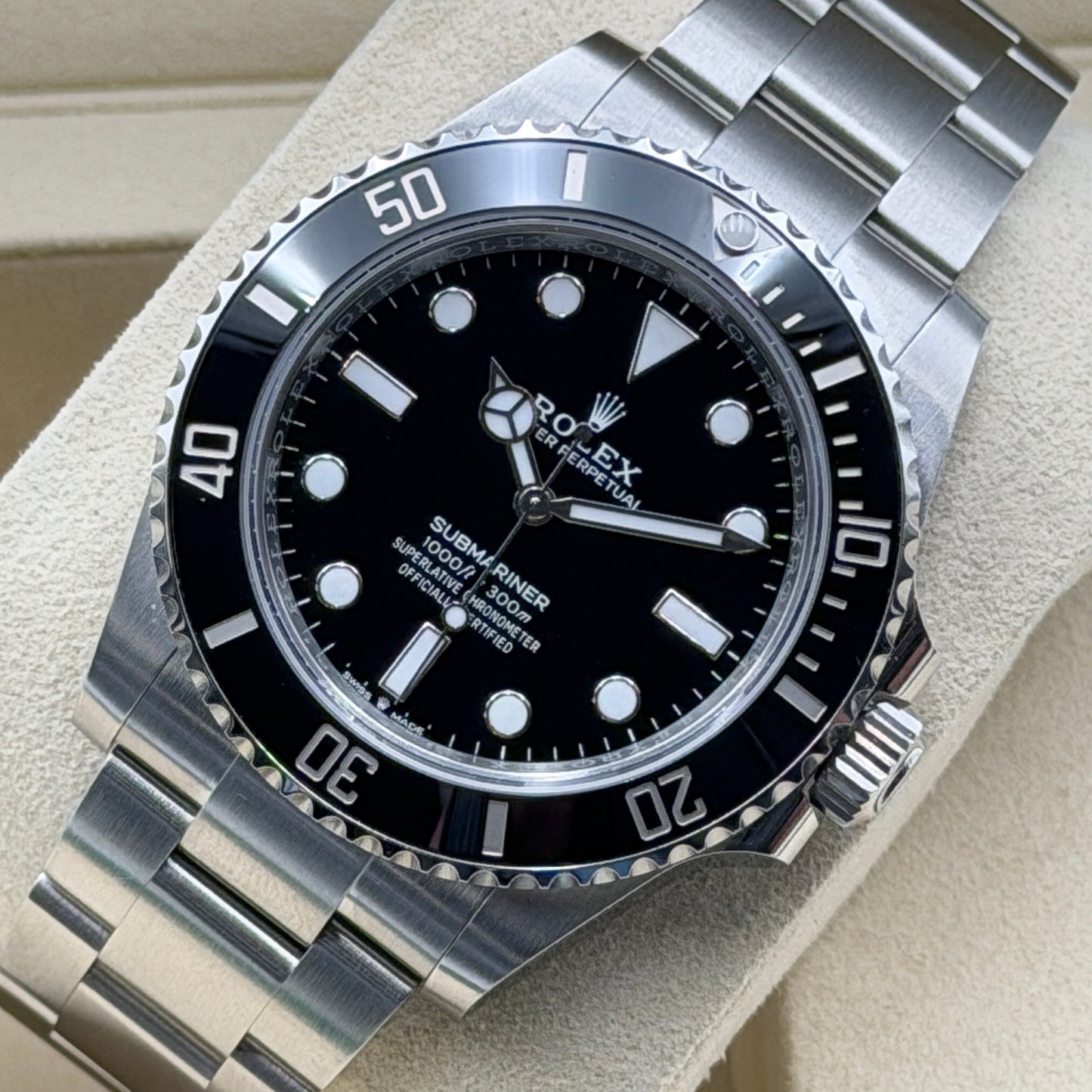 Rolex Submariner / 124060 / schwarz / Oyster / Full Set / 2026