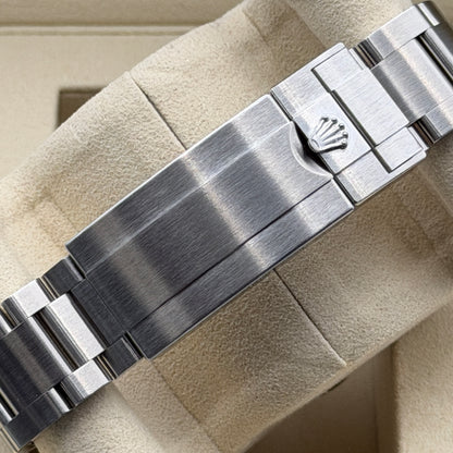 Rolex Submariner / 124060 / schwarz / Oyster / Full Set / 2026