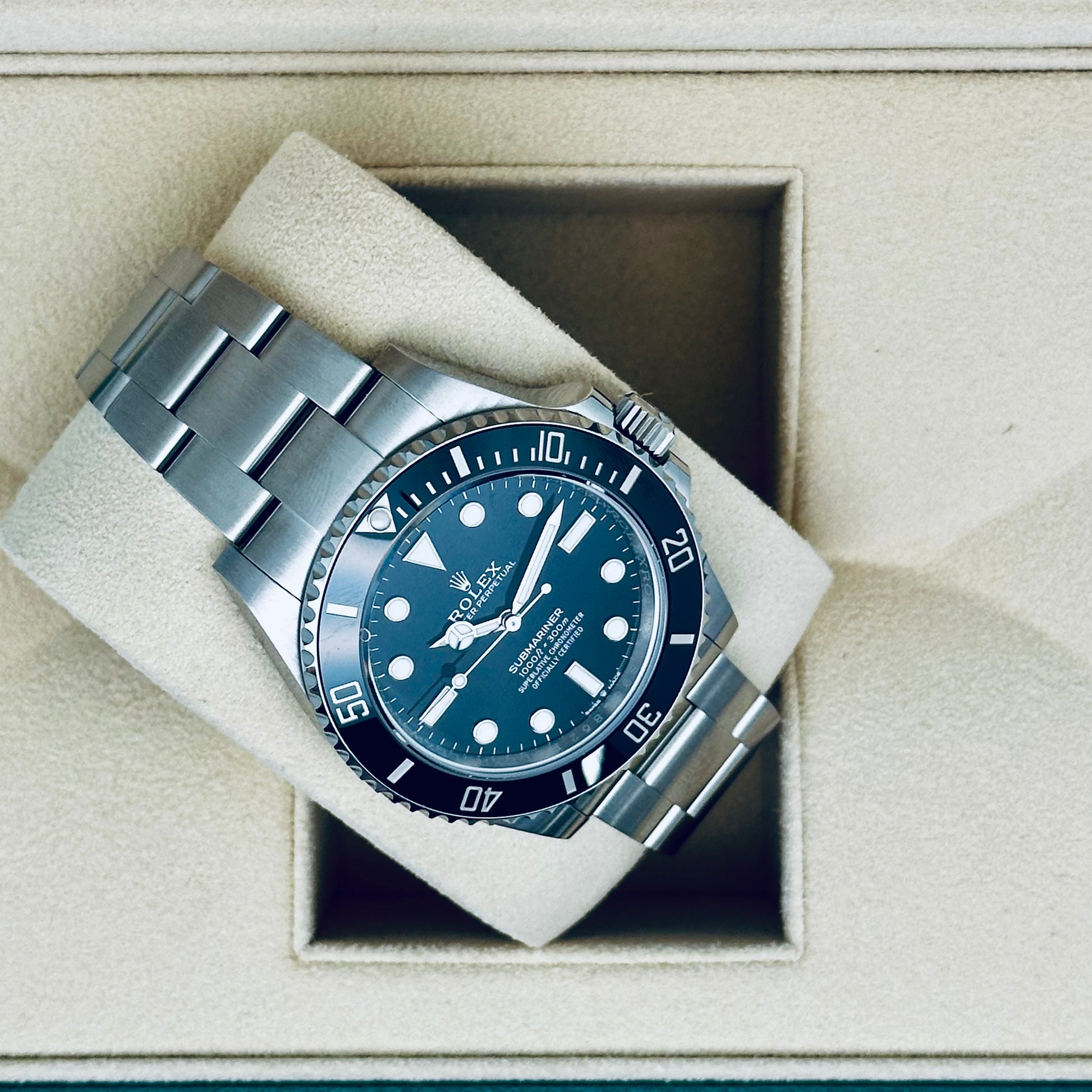 Rolex Submariner / 124060 / schwarz / Oyster / Full Set