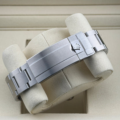 Rolex Submariner / 124060 / schwarz / Oyster / Full Set / 2025