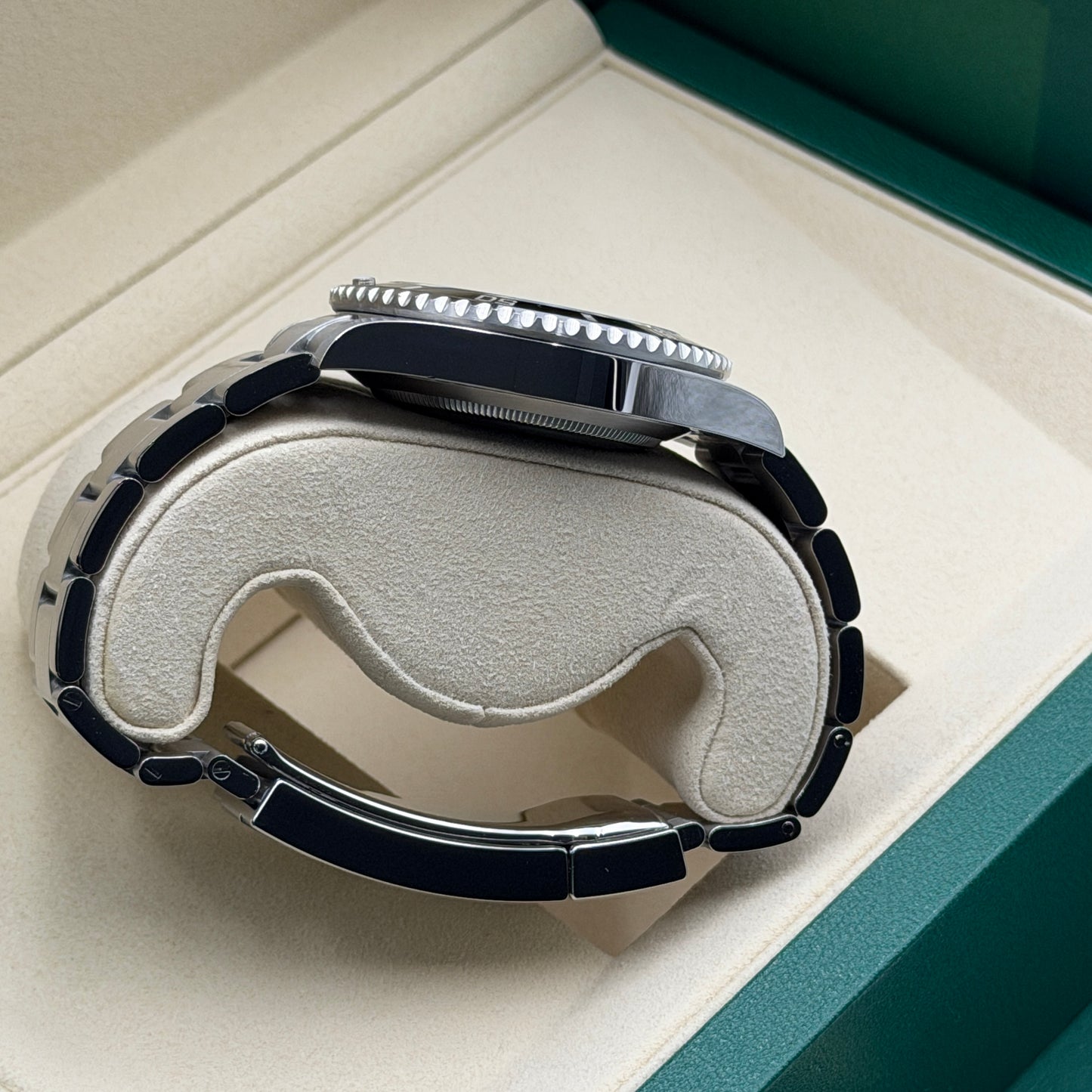 Rolex Submariner / 124060 / schwarz / Oyster / Full Set / 2026