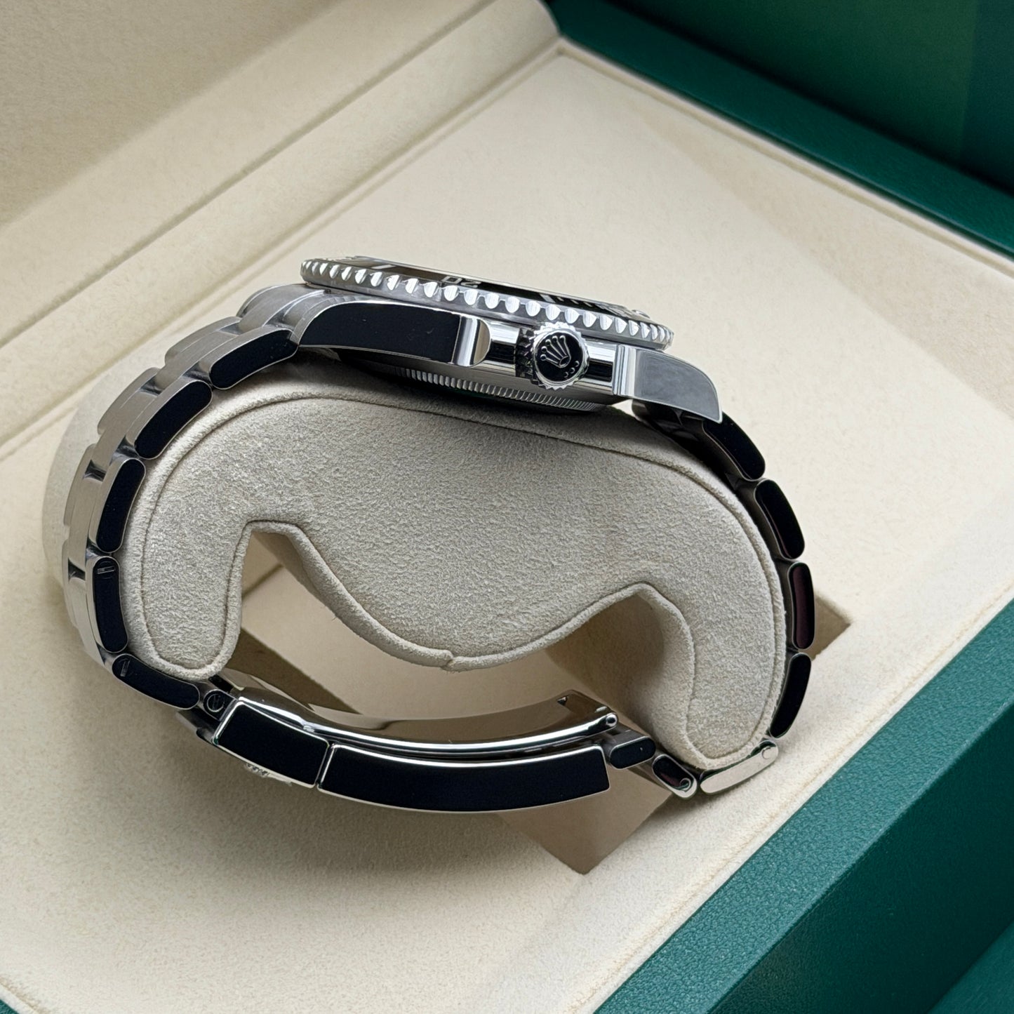 Rolex Submariner / 124060 / schwarz / Oyster / Full Set / 2026