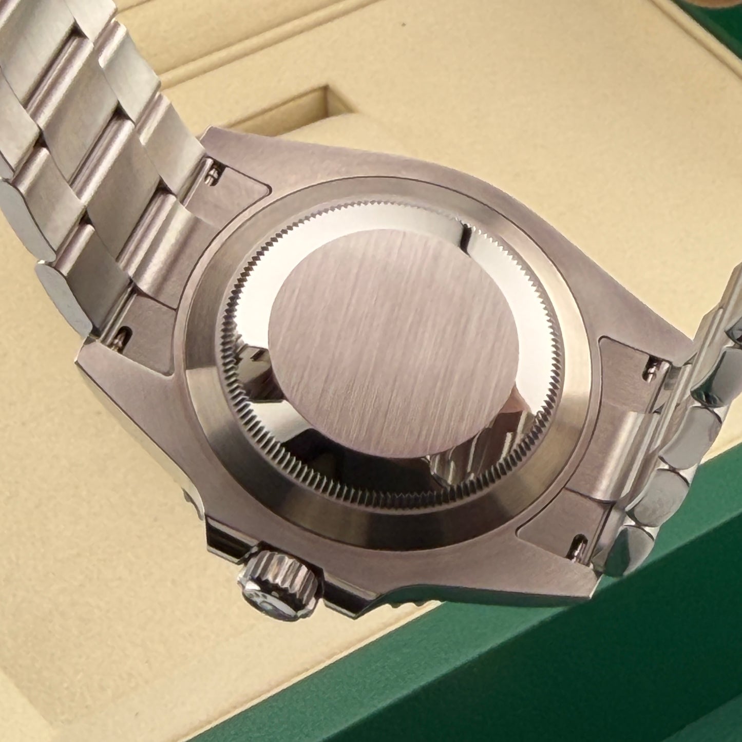 Rolex Submariner / 124060 / schwarz / Oyster / Full Set / 2025