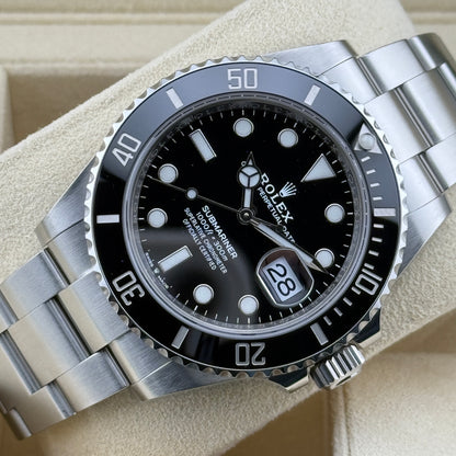 Rolex Submariner / 126610LN / schwarz / Oyster / Full Set / 2020