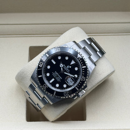 Rolex Submariner / 126610LN / schwarz / Oyster / Full Set / 2026