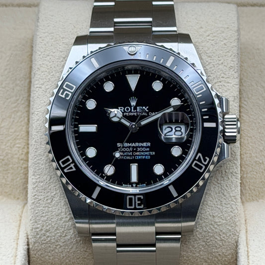 Rolex Submariner / 126610LN / Schwarz / Oyster / Full Set / 2023