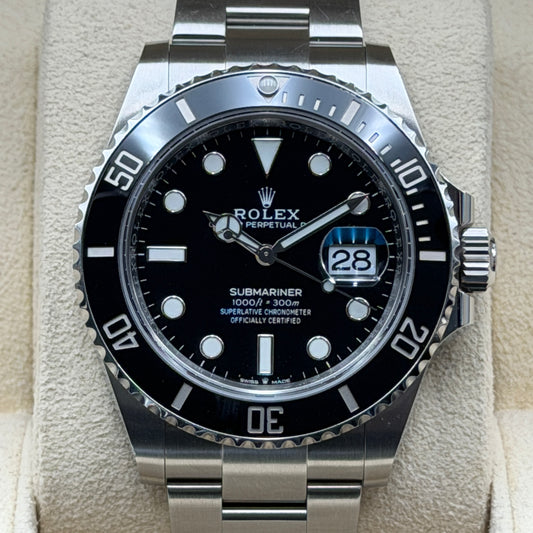 Rolex Submariner / 126610LN / Schwarz / Oyster / Full Set / 2023