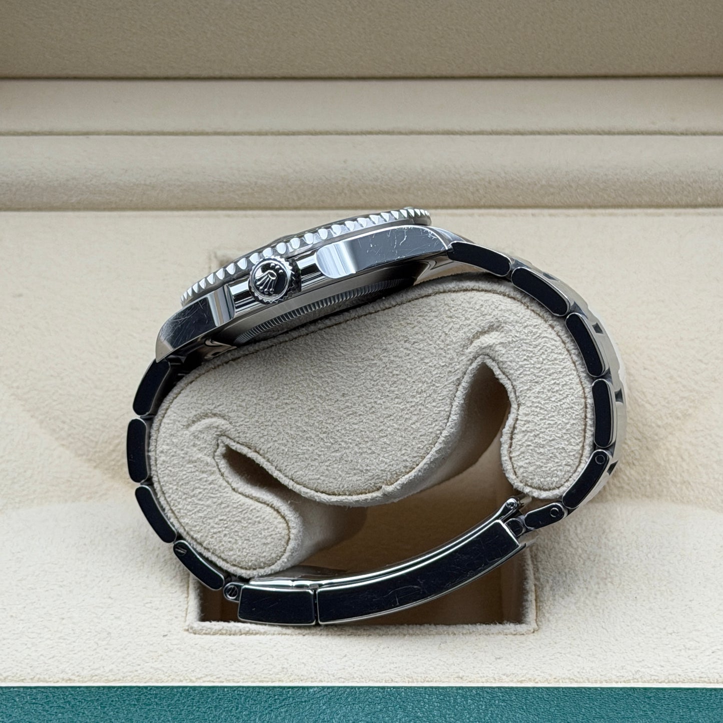 Rolex Submariner / 126610LV / schwarz / Oyster / Full Set / 2023