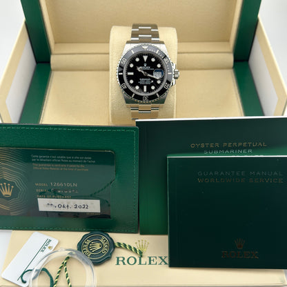 Rolex Submariner / 126610LN / schwarz / Oyster / Full Set / 2022