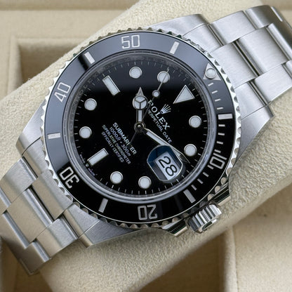 Rolex Submariner / 126610LN / schwarz / Oyster / Full Set / 2022