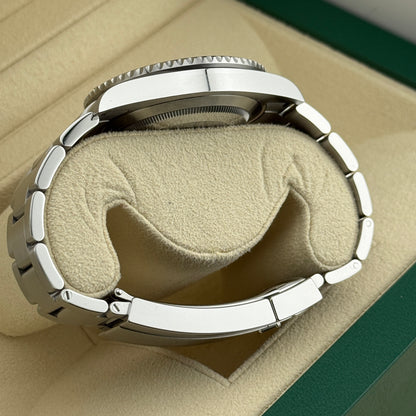 Rolex Submariner / 126610LN / schwarz / Oyster / Full Set / 2022