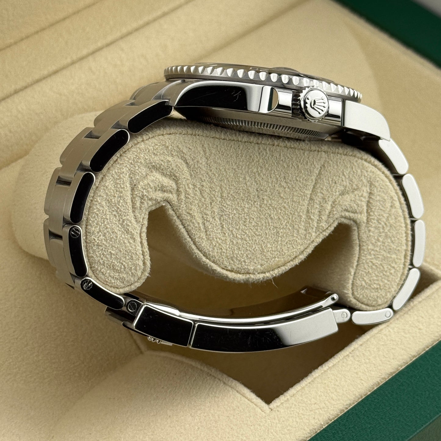 Rolex Submariner / 126610LN / schwarz / Oyster / Full Set / 2022